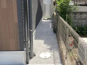 水たまりやぬかるみも防ぐ犬走り[施工後]