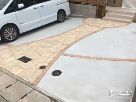 アプローチと駐車スペースをつなげるレンガ目地[施工後]