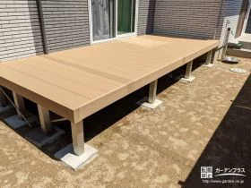 ひなたぼっこやお子様用プールを楽しめるウッドデッキ[施工後]