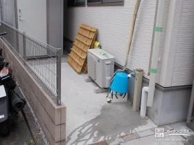 舗装して行き来しやすい犬走りに