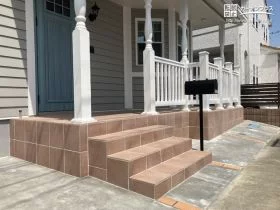 アメリカンテイストを引き立てるポストや駐車スペース[施工後]