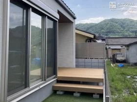 お住まいの形状を活かしたウッドデッキ[施工後]