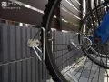 自転車を固定できるサイクルスタンド（カツデン アーキテック DELTA／Bear）
