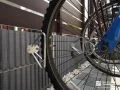 自転車を固定できるサイクルスタンド（カツデン アーキテック DELTA／Bear）