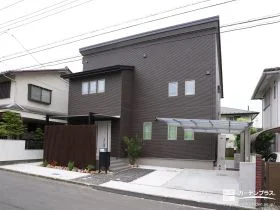 玄関まわりにゆとりを感じられる大人モダンの新築外構