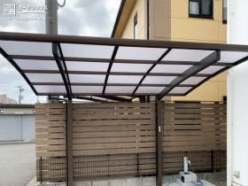 存在感をもたせながらもやわらかく優しい雰囲気のカーポート[施工後]