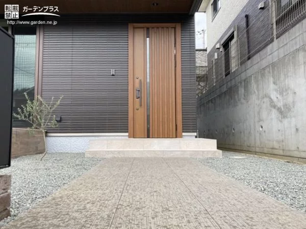 F様邸 道路からデッキをつなぐ洋風アプローチ | お庭,ウッド,ウッドデッキ,外構 | オーニング・ウッドデッキ専門 テンパル多摩販売