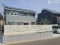 建物にもよく似合う爽やかな目隠しフェンス