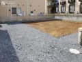 きれいに整地し砂利を敷設した駐車スペース