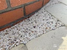 隙間を埋めながら雑草や雨水対策にも活躍する樹脂舗装[施工後]