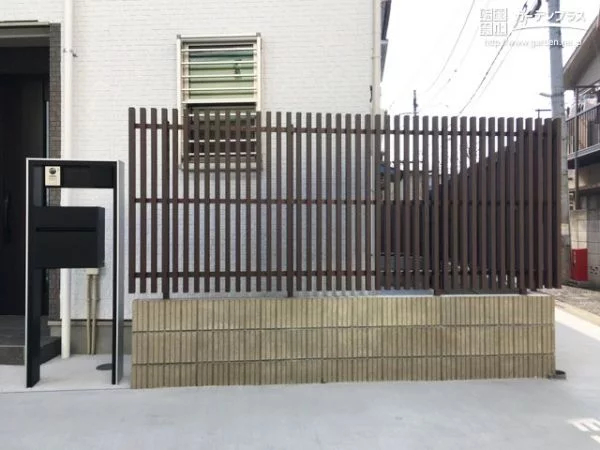 No.16815 縦格子が美しい目隠しのためのスクリーンフェンス設置工事[施工後]