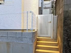 新たに通路を確保するための門扉設置[施工後]