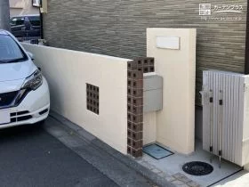 再塗装してリフレッシュした門柱や袖壁[施工後]