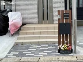 2色のボーダーブロックが個性的なアプローチ[施工後]