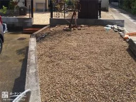 既存の花壇をきれいに整地