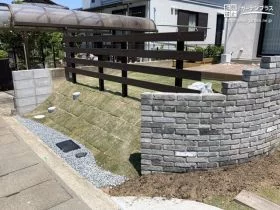 ヴィンテージレンガを使用した塀と天然芝のお庭[施工後]