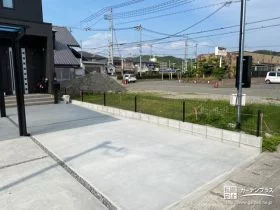 予備駐車スペースにも使えるアプローチ[施工後]