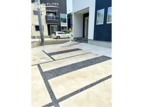 シンプルに仕上げた土間コンクリート舗装[施工後]