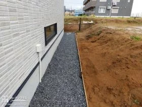 雑草対策をした建物まわりの犬走り[施工後]