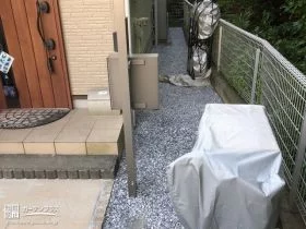 雑草対策を行った犬走り[施工後]