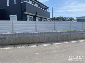 道路からの視線を防ぐ目隠しフェンス[施工後]