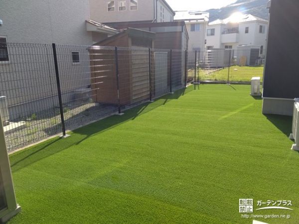 安全にサッカーの練習ができる人工芝のお庭リフォーム工事 No 雑草対策 防犯砂利の施工例 外構工事のガーデンプラス