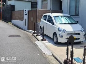 門まわりの空間を駐車スペースに転用[施工後]