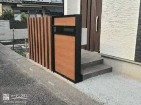 簡易的な目隠しの役割も担う機能門柱[施工後]