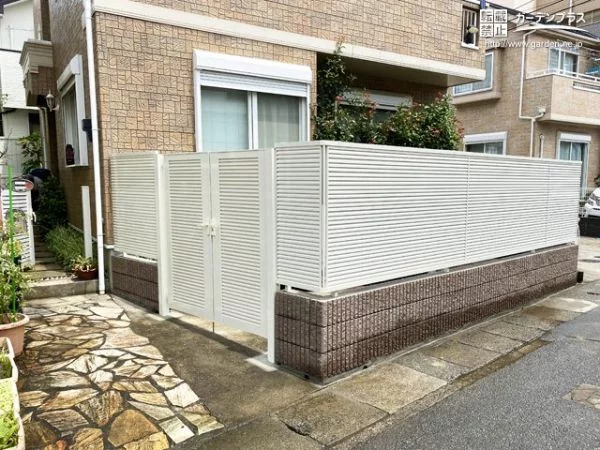No.17605 道路沿いのお庭をプライベート空間に変える目隠しフェンス設置工事[施工後]