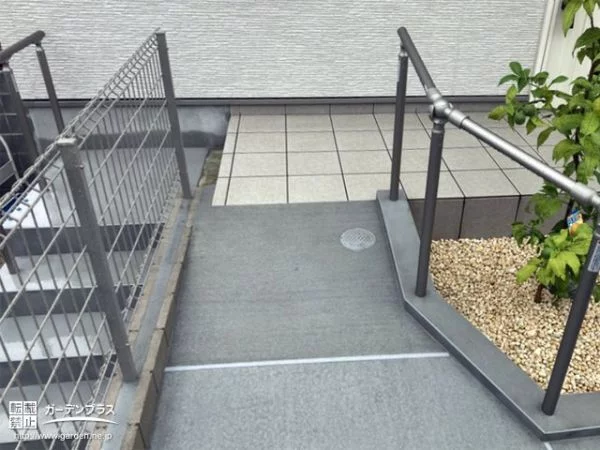 駐車スペース専用のアプローチ階段