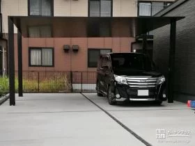 広々とした駐車スペース