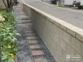 塀沿いの園路も整備