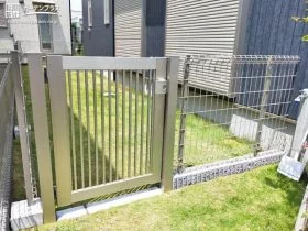 安全に配慮した内開きの門扉[施工後]