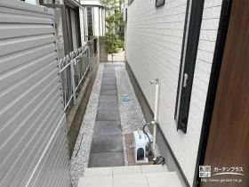 裏側の道路へ繋がる園路[施工後]