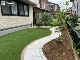 曲線を使った植栽スペースと園路[施工後]