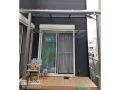 建物の入隅を利用したウッドデッキとテラス屋根