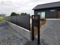 ダークなお住まいでウッドデッキが映える新築外構工事