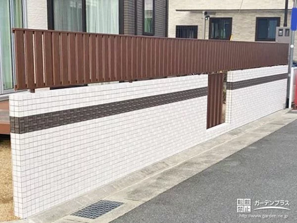 お住まいの雰囲気に合わせて上品に仕上げた既存塀のタイル貼工事