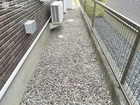 防草シートと砂利を敷設した犬走りの雑草対策[施工後]