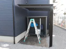 入隅に設置したテラス屋根[施工後]