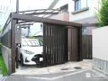 スライドして開閉するため、お車との距離が近くても車体を傷つけません。