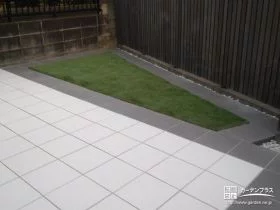 お庭に彩りを添える人工芝スペース