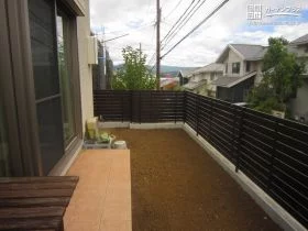 植栽から管理しやすい目隠しフェンスへ[施工後]