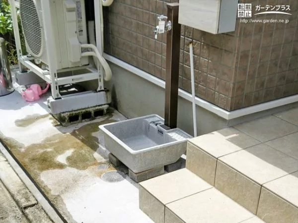 玄関掃除などに便利な立水栓