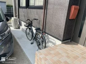 フラットで活用しやすい駐車スペース・駐輪スペースに[施工後]