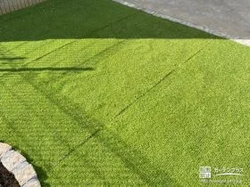 雑草を防ぎお庭が明るい印象になる人工芝[施工後]