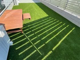 一年を通して緑のお庭を楽しめる人工芝[施工後]