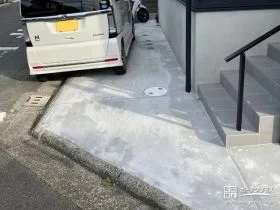 北面は自転車や車寄せスペースに[施工後]