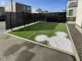 人工芝に可愛いワンポイントデザインを入れたお庭リフォーム工事
