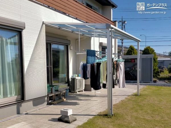 家族の憩いの場になったテラス屋根の設置工事